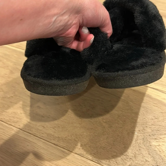 Black Fuzzy Slippers Size 8 - Picture 4 of 4